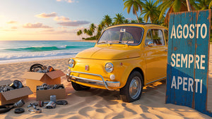 Fiat 500 d'epoca giallo positano su spiaggia tropicale, con scatole di ricambi e cartello 'AGOSTO SEMPRE APERTI', per ricambi Fiat 500 F L R.
